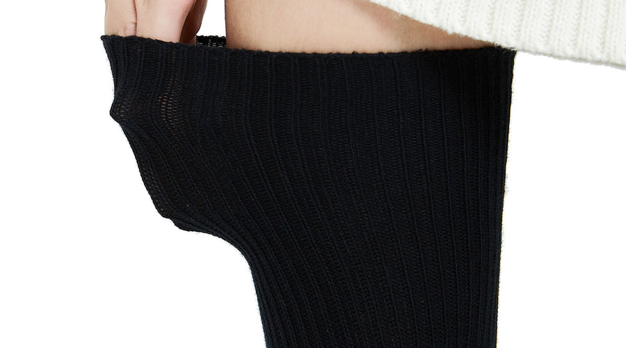 The great elastic band allows the thigh high socks to stay in any position of the thigh!