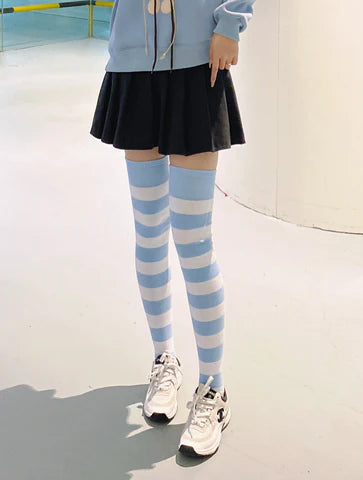 These Thigh High Socks Don't Need a Garter