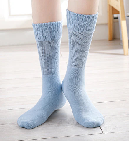 The seamless seaming design of the toe part is an important part of diabetic socks!