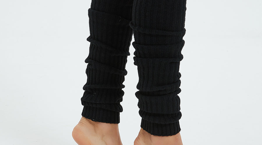 When stretched, these leg warmers covered my ankles to knees.