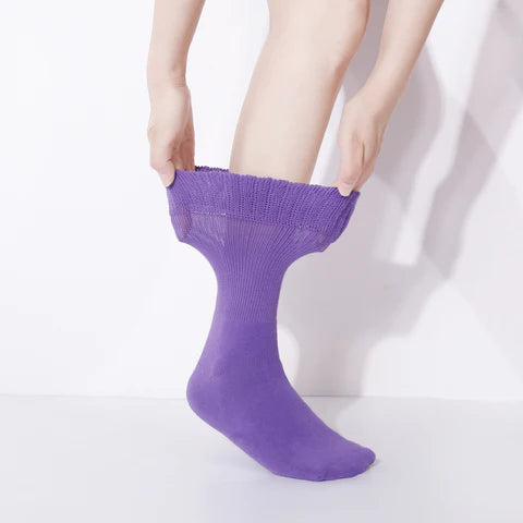 These diabetic socks won't leave ring dents on the lower legs