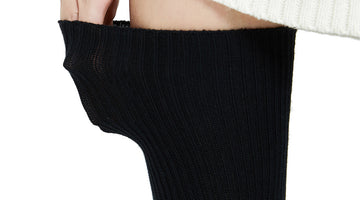 The great elastic band allows the thigh high socks to stay in any position of the thigh!