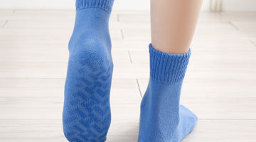 The grips of these hospital socks go completely toe to heel.